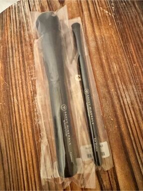 2 New Savvy Minerals by Young Living Makeup Brushes Contour and Eyeshadow